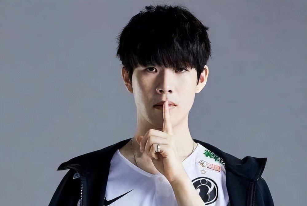 WBG官方：中单Angel离队成为自由人